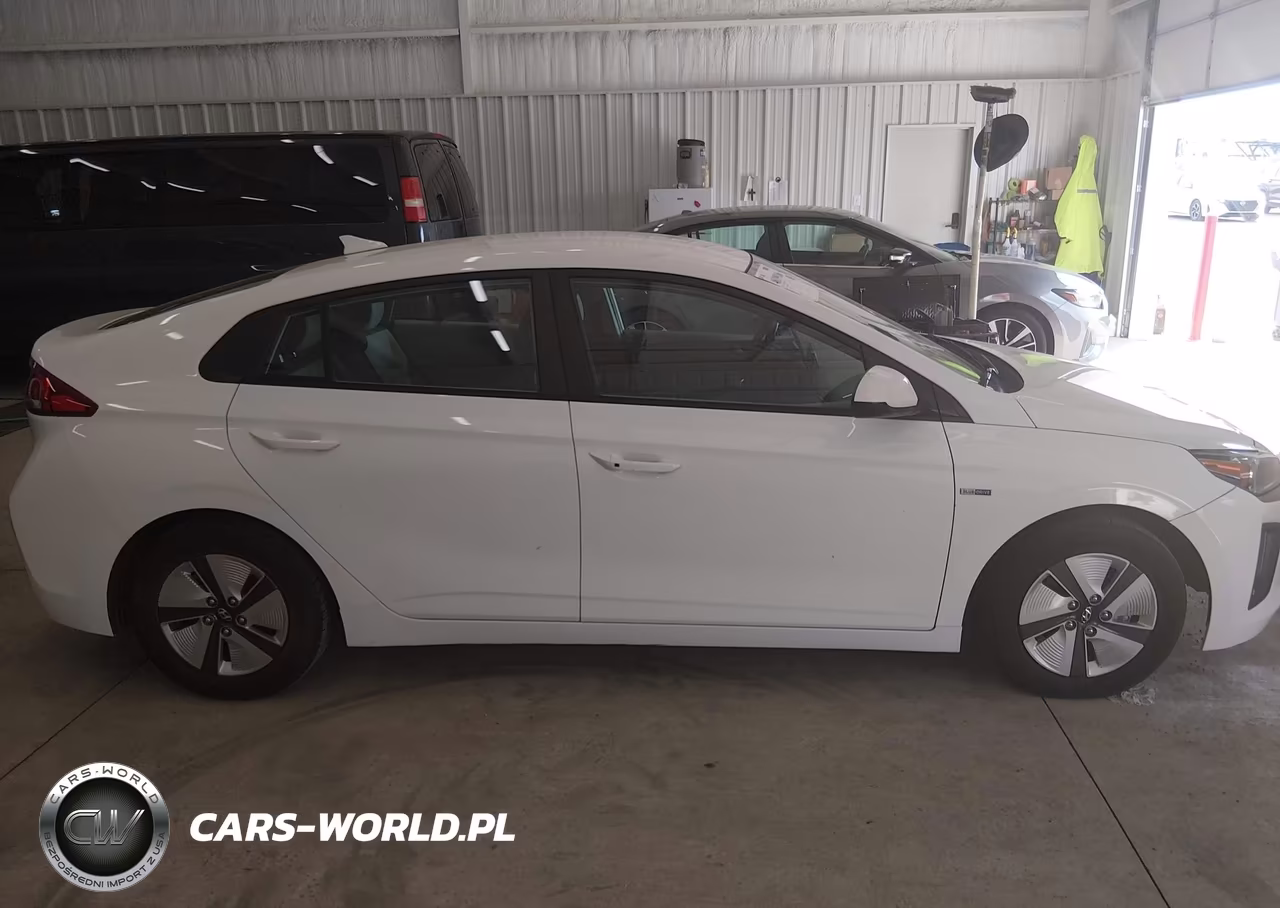 2020 Hyundai Ioniq Hybrid Blue VIN:KMHC65LC1LU220271 - 13