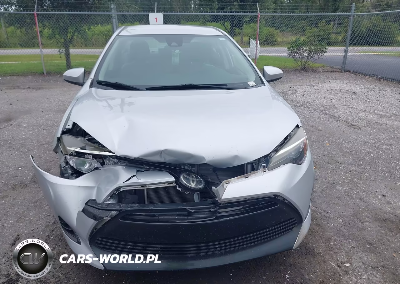 2017 Toyota Corolla Le VIN:2T1BURHE9HC806079 - 12