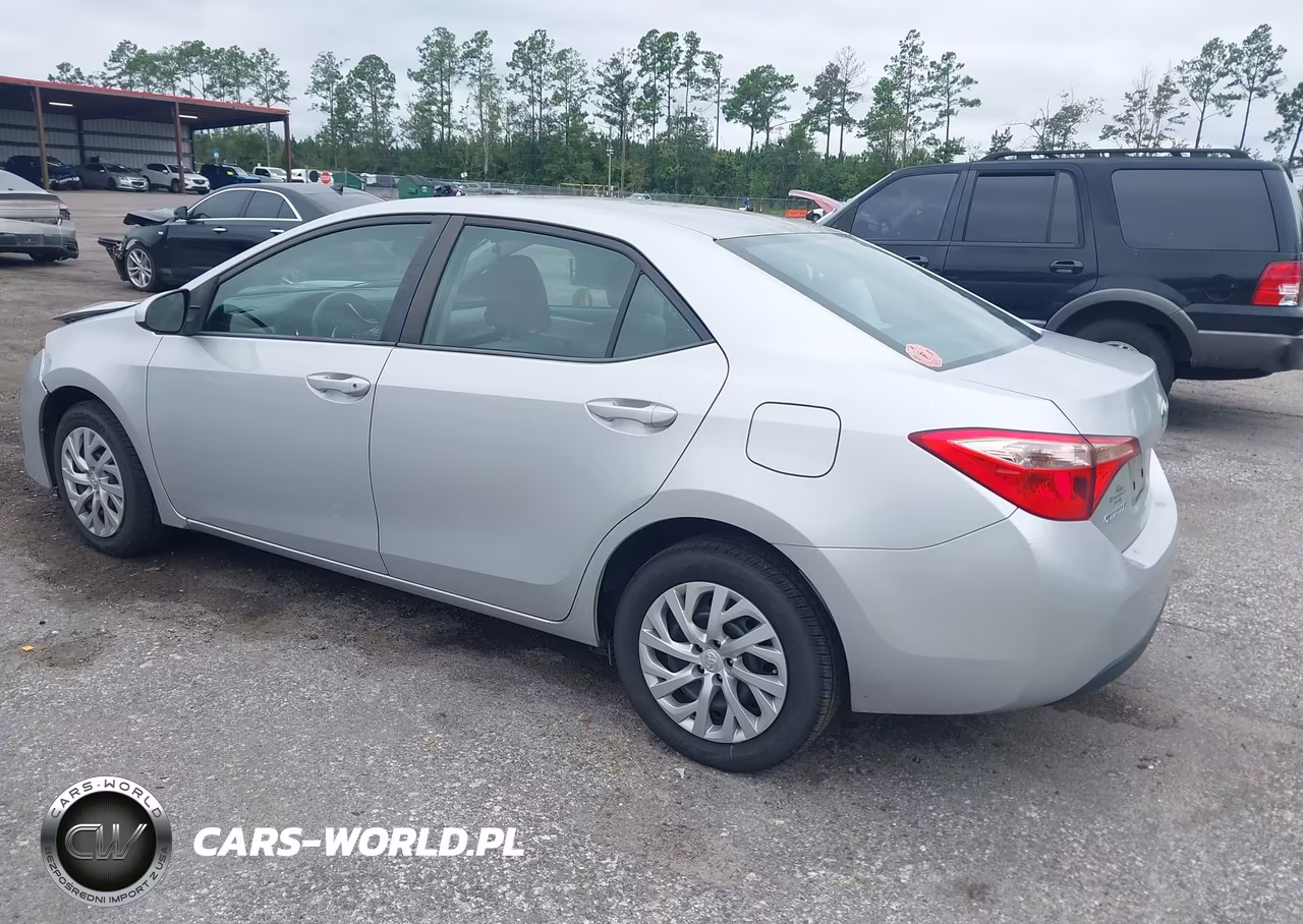 2017 Toyota Corolla Le VIN:2T1BURHE9HC806079 - 3