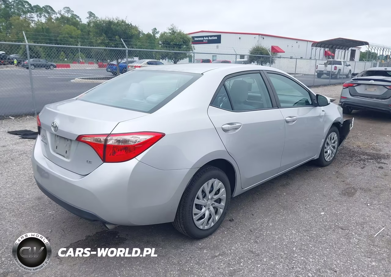 2017 Toyota Corolla Le VIN:2T1BURHE9HC806079 - 4