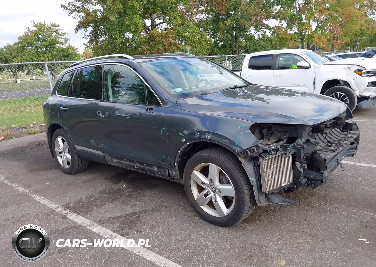 2013 Volkswagen Touareg Lux