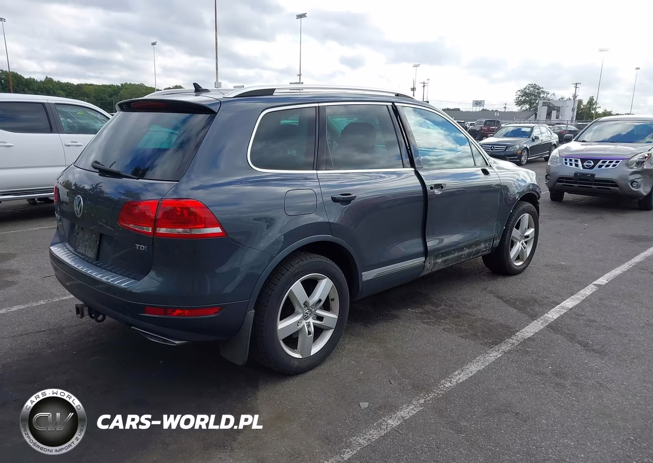 2013 Volkswagen Touareg Lux VIN:WVGEP9BP9DD007572 - 4