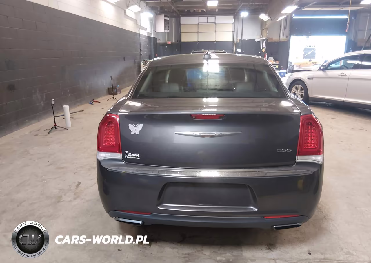 2015 Chrysler 300 Limited VIN:2C3CCAAG9FH929845 - 16