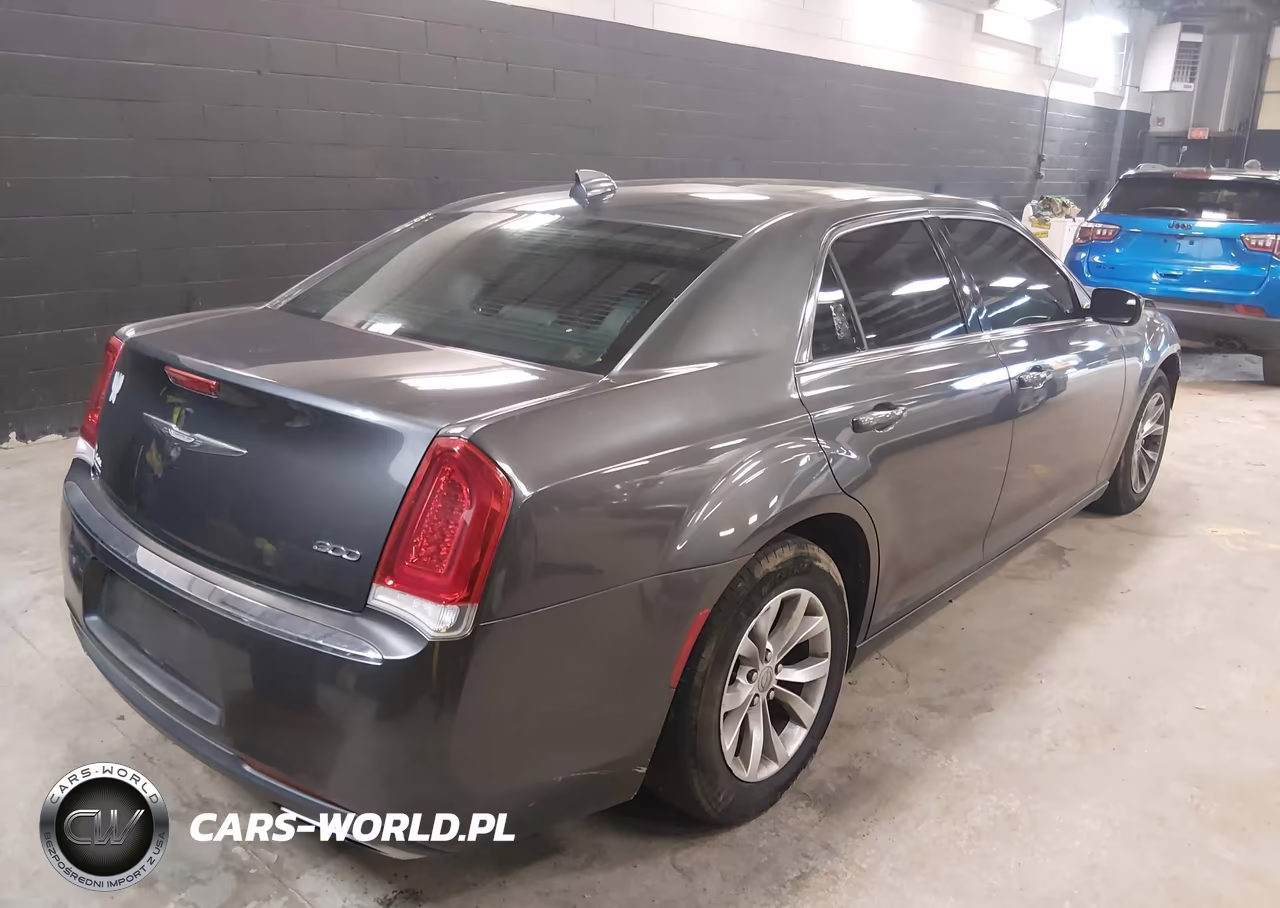 2015 Chrysler 300 Limited VIN:2C3CCAAG9FH929845 - 4