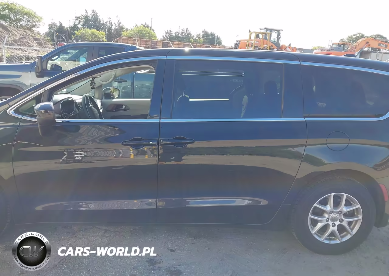 2020 Chrysler Voyager Lx VIN:2C4RC1CGXLR195614 - 13