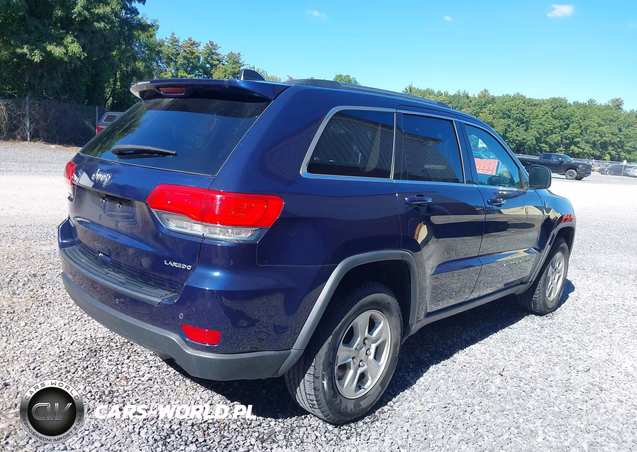 2017 Jeep Grand Cherokee Laredo 4X4 VIN:1C4RJFAG6HC872115 - 4
