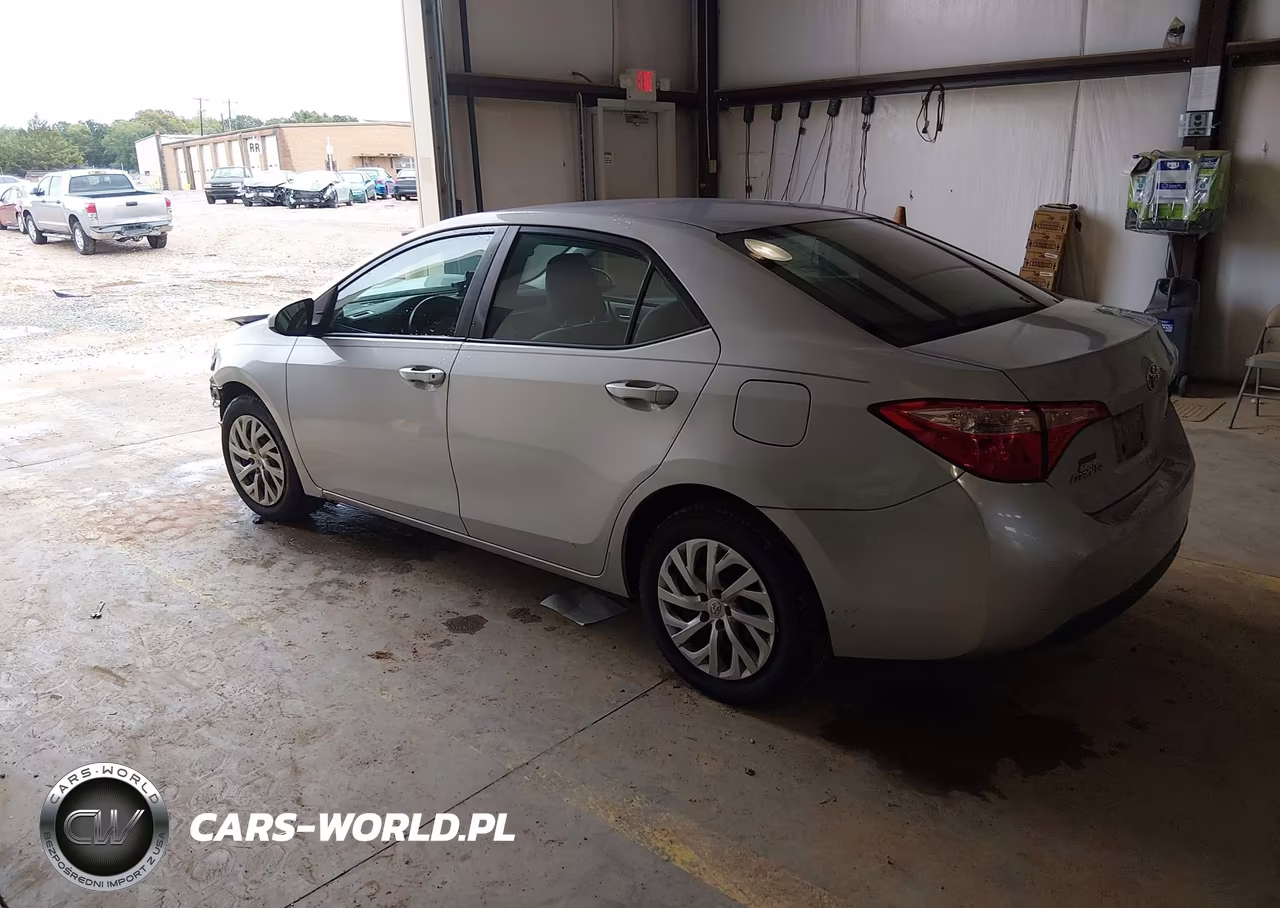 2017 Toyota Corolla Le VIN:2T1BURHE7HC786589 - 3