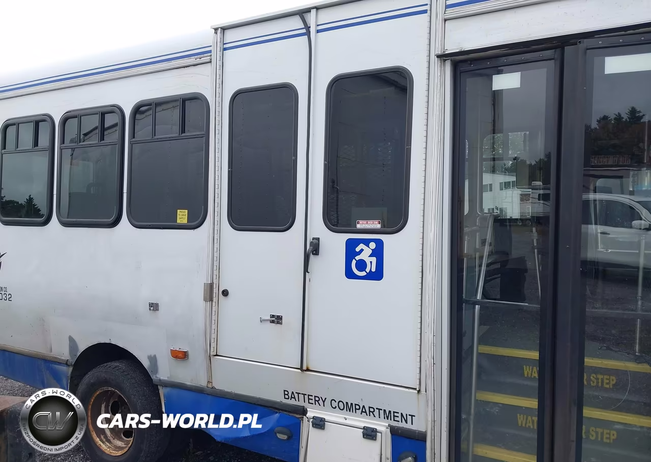 2017 Ford Bus E-Series Cutaway VIN:1FDFE4FS7HDC33482 - 13