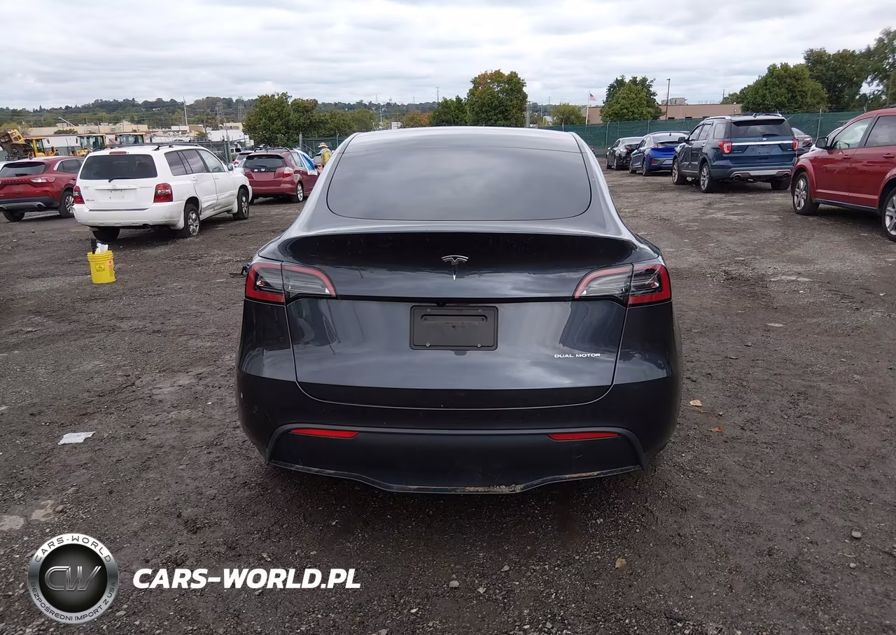 2024 Tesla Model Y Long Range Dual Motor All-Wheel Drive VIN:7SAYGDEE2RA270811 - 16