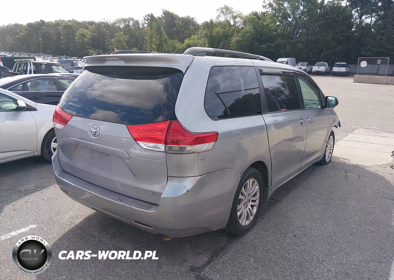 2014 Toyota Sienna Xle V6 8 Passenger VIN:5TDYK3DC3ES470658 - 4