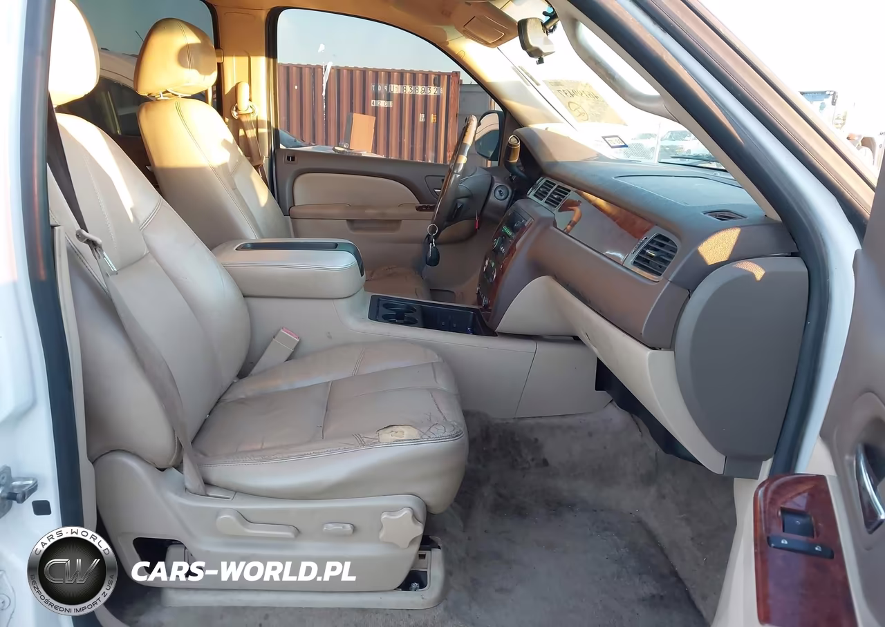 2010 Chevrolet Suburban 1500 Lt1 VIN:1GNUCJE06AR216835 - 5