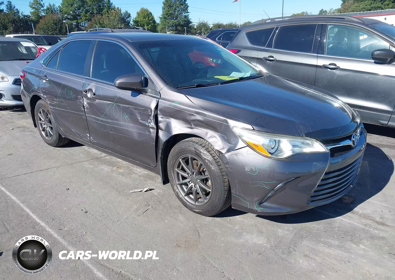 2015 Toyota Camry Le – zdjęcie 1 z 17
