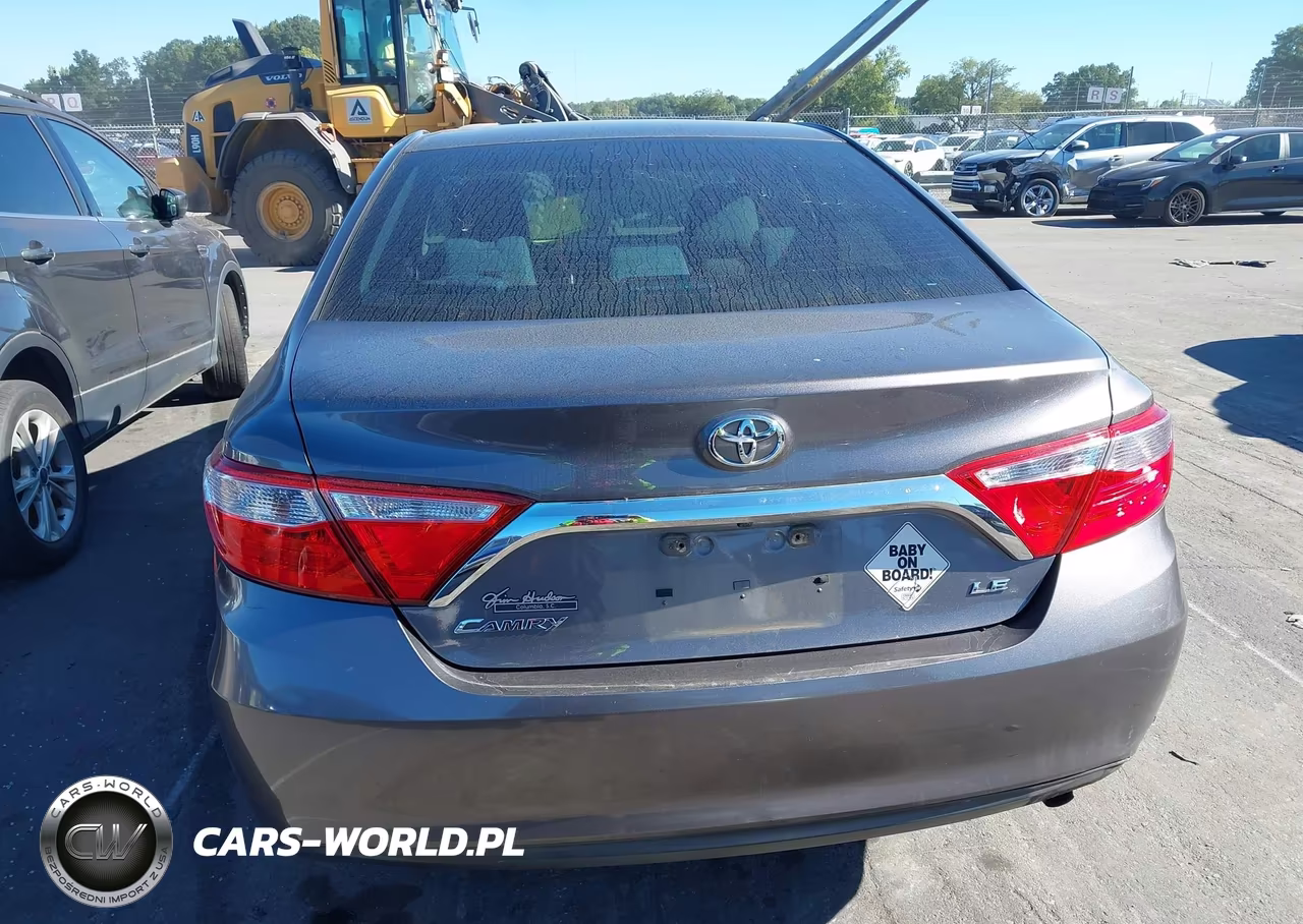 2015 Toyota Camry Le VIN:4T1BF1FK3FU079571 - 17