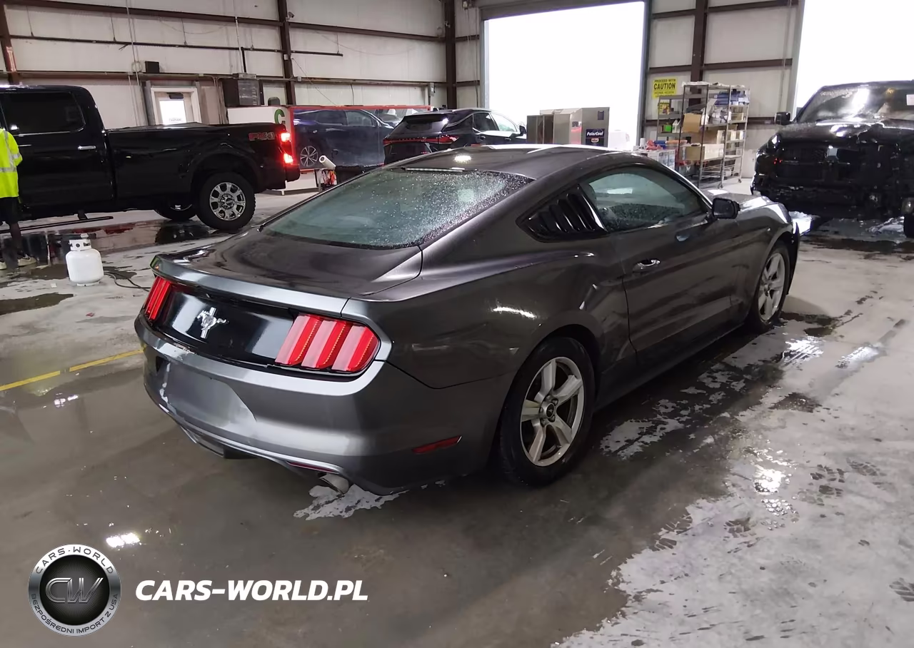 2016 Ford Mustang V6 VIN:1FA6P8AM7G5232569 - 4