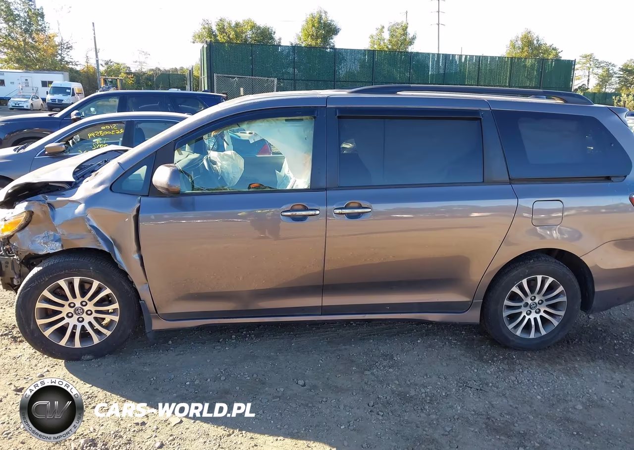 2018 Toyota Sienna Xle 8 Passenger VIN:5TDYZ3DC5JS925175 - 14