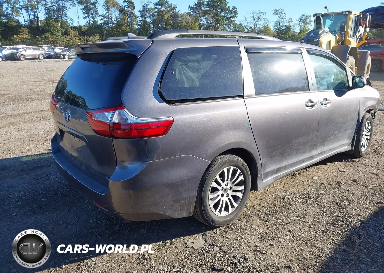 2018 Toyota Sienna Xle 8 Passenger VIN:5TDYZ3DC5JS925175 - 4