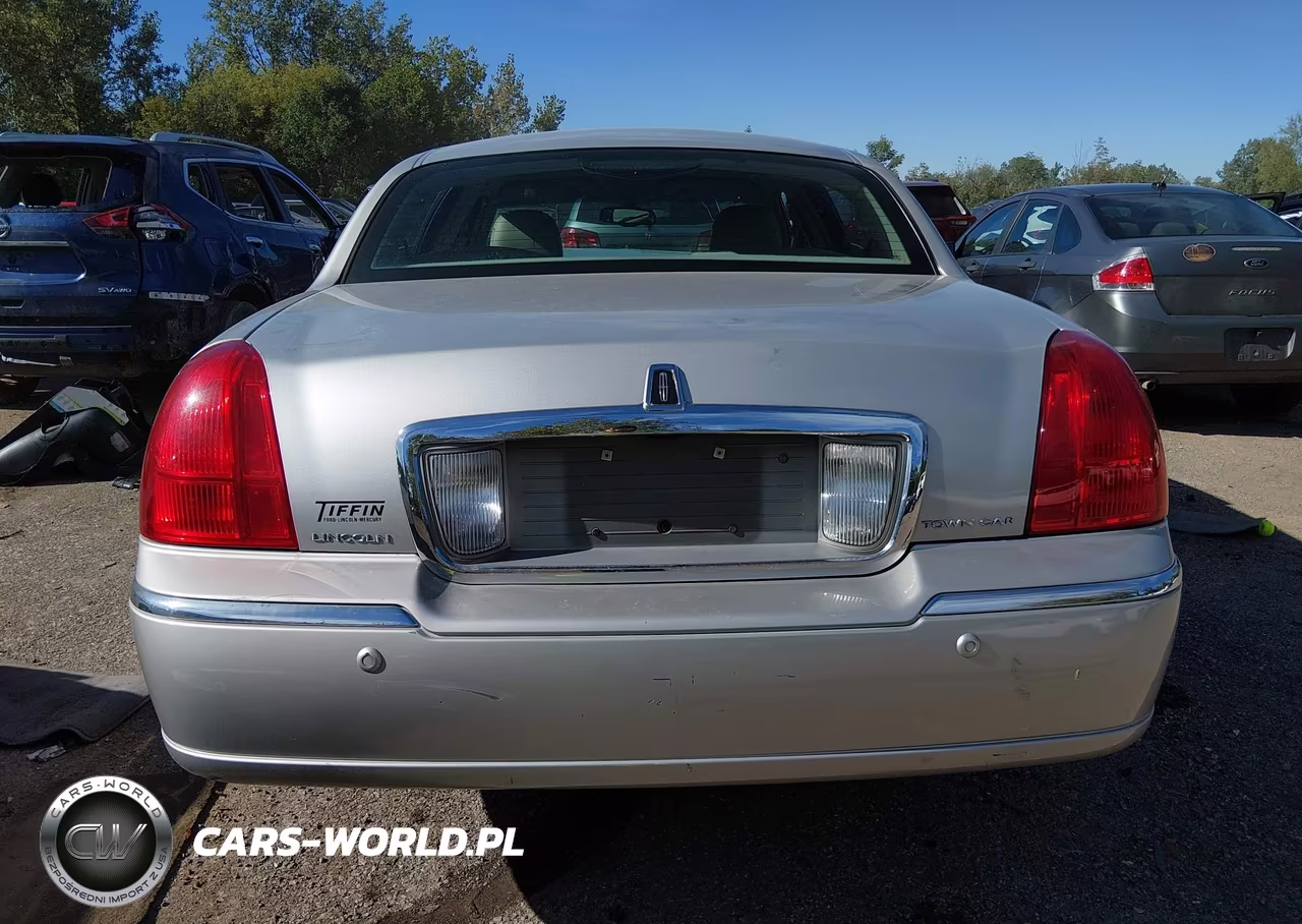 2003 Lincoln Town Car VIN:1LNHM82W13Y642669 - 16
