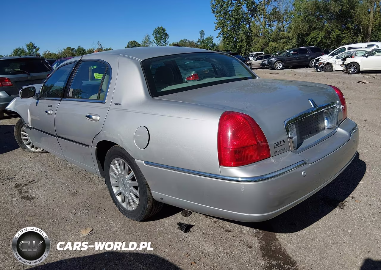 2003 Lincoln Town Car VIN:1LNHM82W13Y642669 - 3