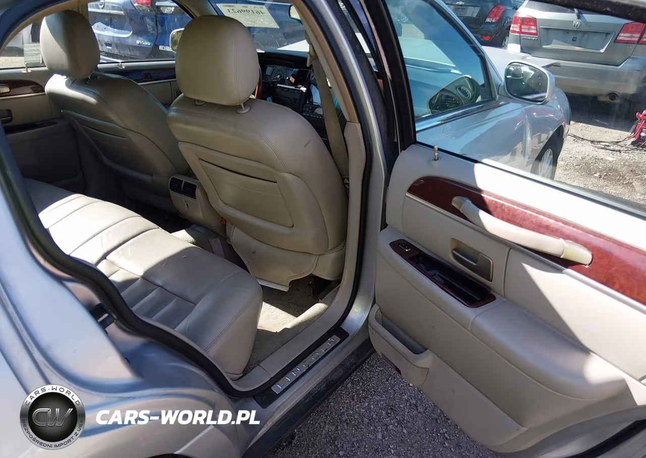 2003 Lincoln Town Car VIN:1LNHM82W13Y642669 - 8