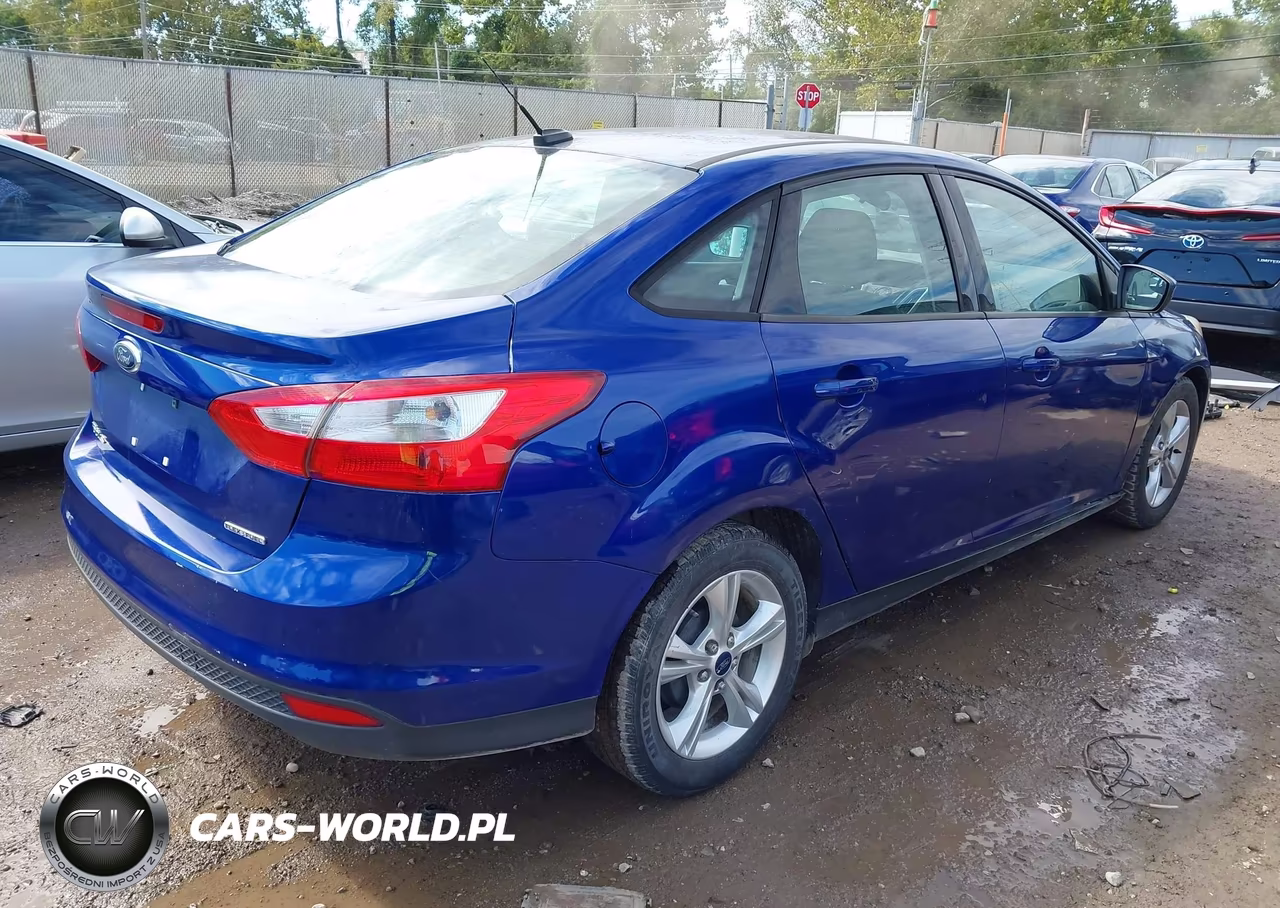 2012 Ford Focus Se VIN:1FAHP3F21CL464660 - 4