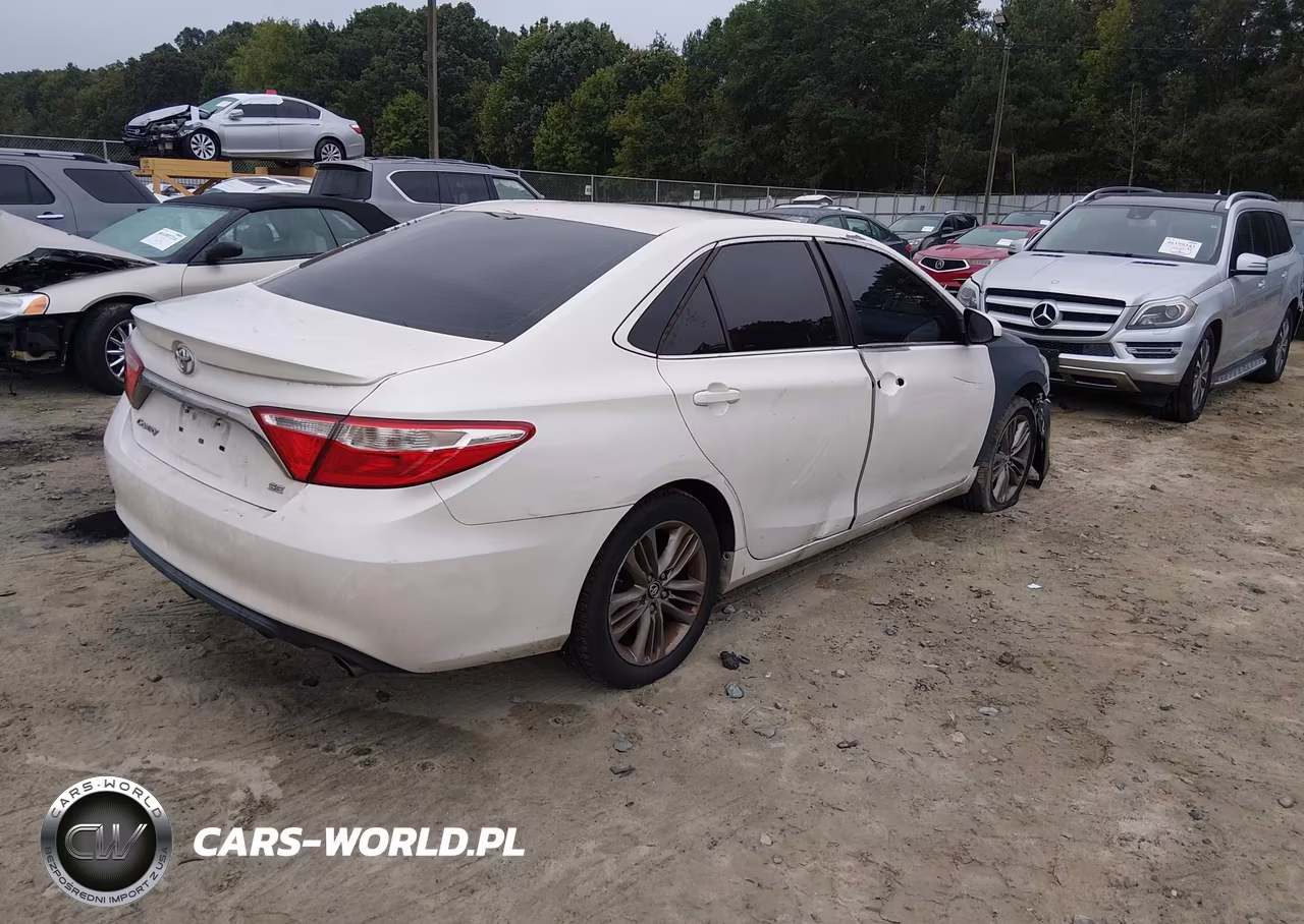 2015 Toyota Camry Se VIN:4T1BF1FK4FU069745 - 4