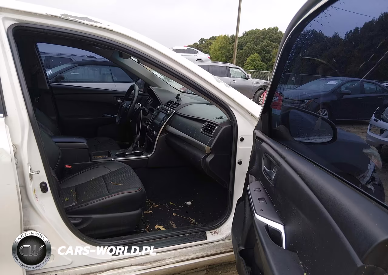 2015 Toyota Camry Se VIN:4T1BF1FK4FU069745 - 5