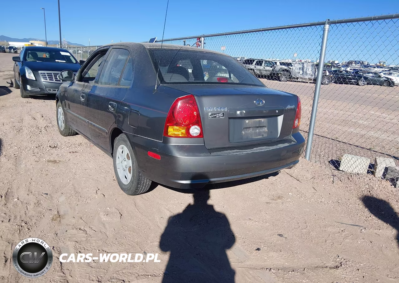 2005 Hyundai Accent Gls VIN:KMHCG45C95U639962 - 3