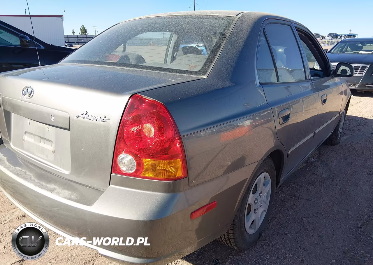 2005 Hyundai Accent Gls VIN:KMHCG45C95U639962 - 4