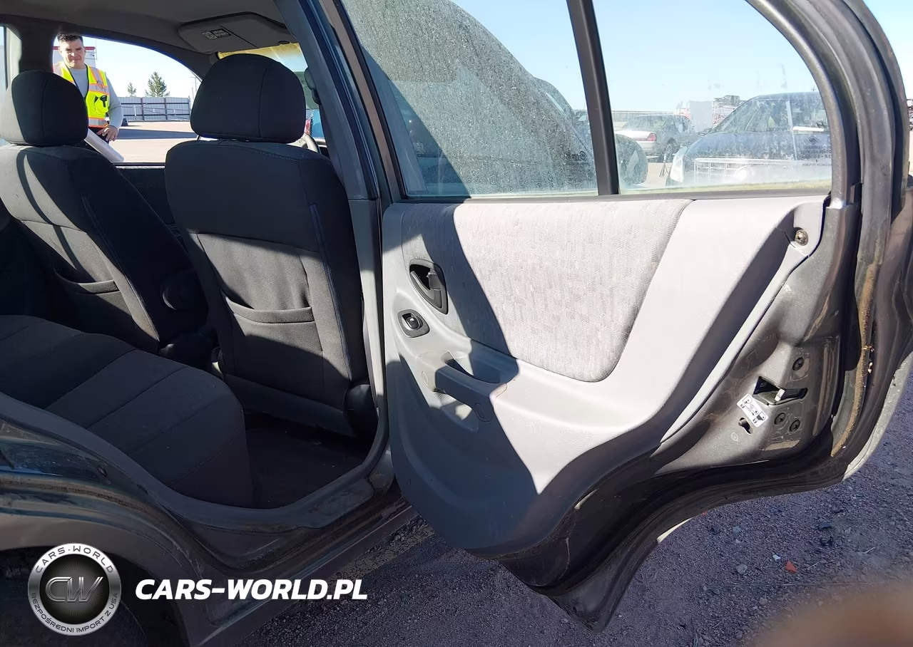 2005 Hyundai Accent Gls VIN:KMHCG45C95U639962 - 8