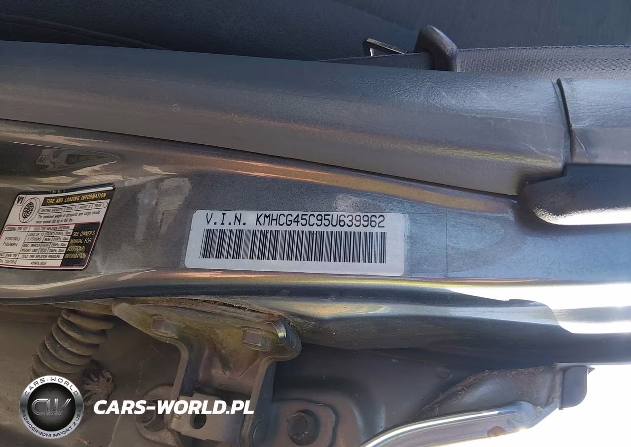 2005 Hyundai Accent Gls VIN:KMHCG45C95U639962 - 9