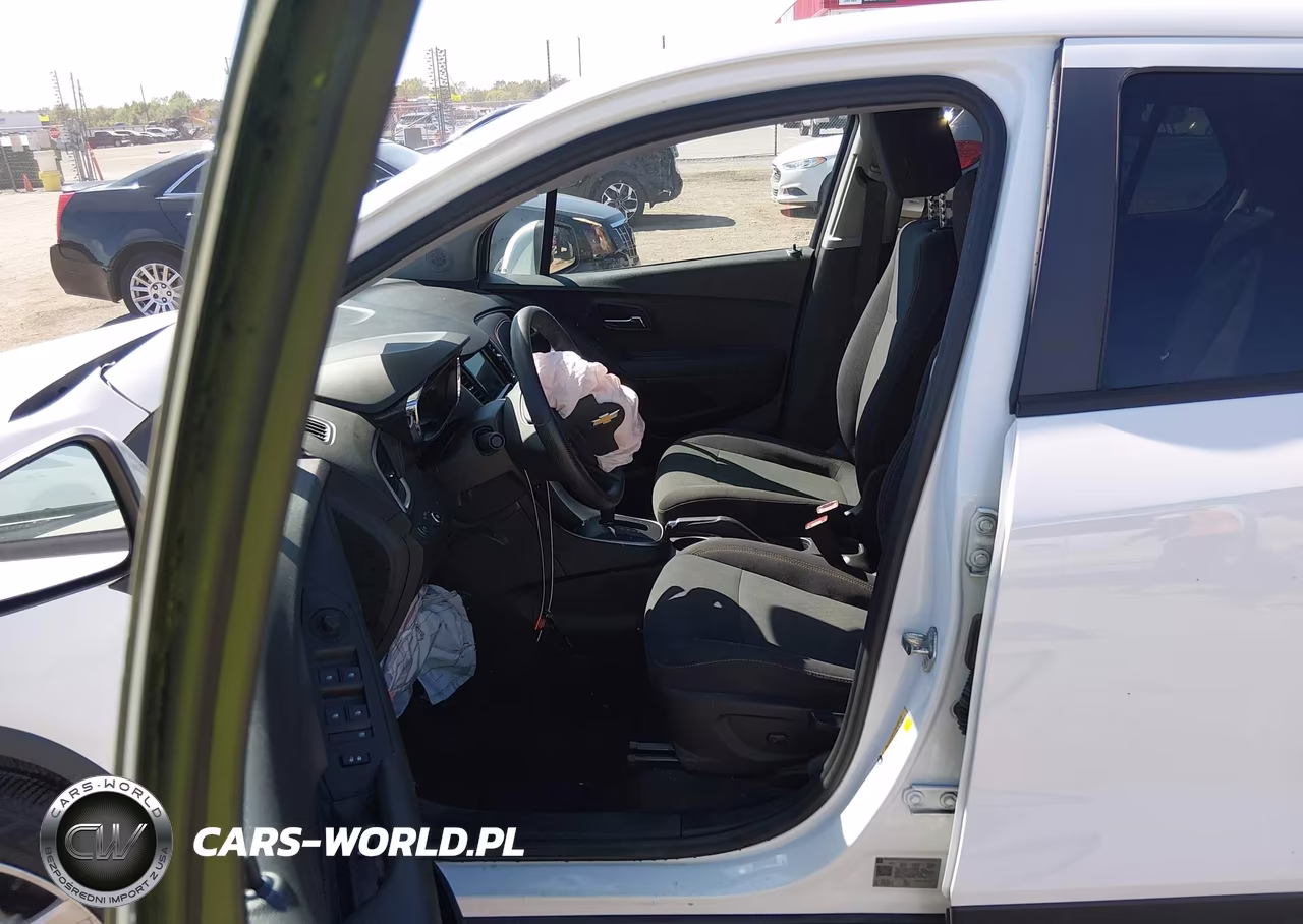 2019 Chevrolet Trax Ls VIN:3GNCJNSB2KL373110 - 18