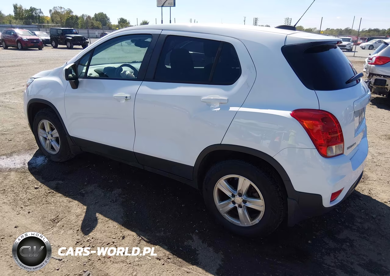 2019 Chevrolet Trax Ls VIN:3GNCJNSB2KL373110 - 3