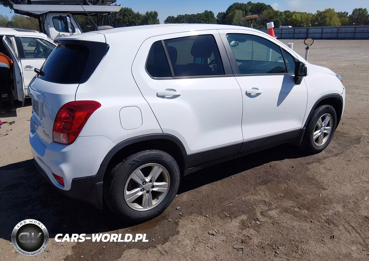 2019 Chevrolet Trax Ls VIN:3GNCJNSB2KL373110 - 4