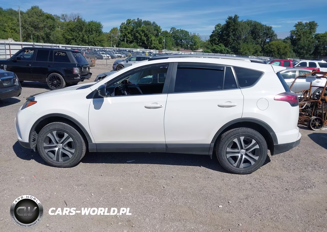 2018 Toyota Rav4 Le VIN:JTMBFREV2JJ745747 - 14
