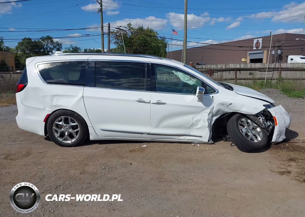 2019 Chrysler Pacifica Limited VIN:2C4RC1GG9KR666936 - 13