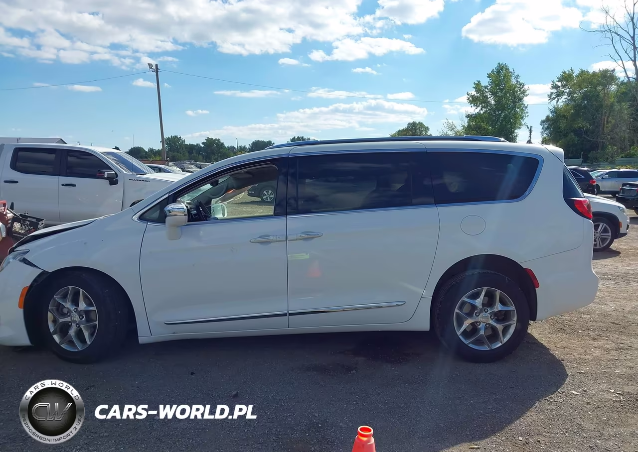 2019 Chrysler Pacifica Limited VIN:2C4RC1GG9KR666936 - 14