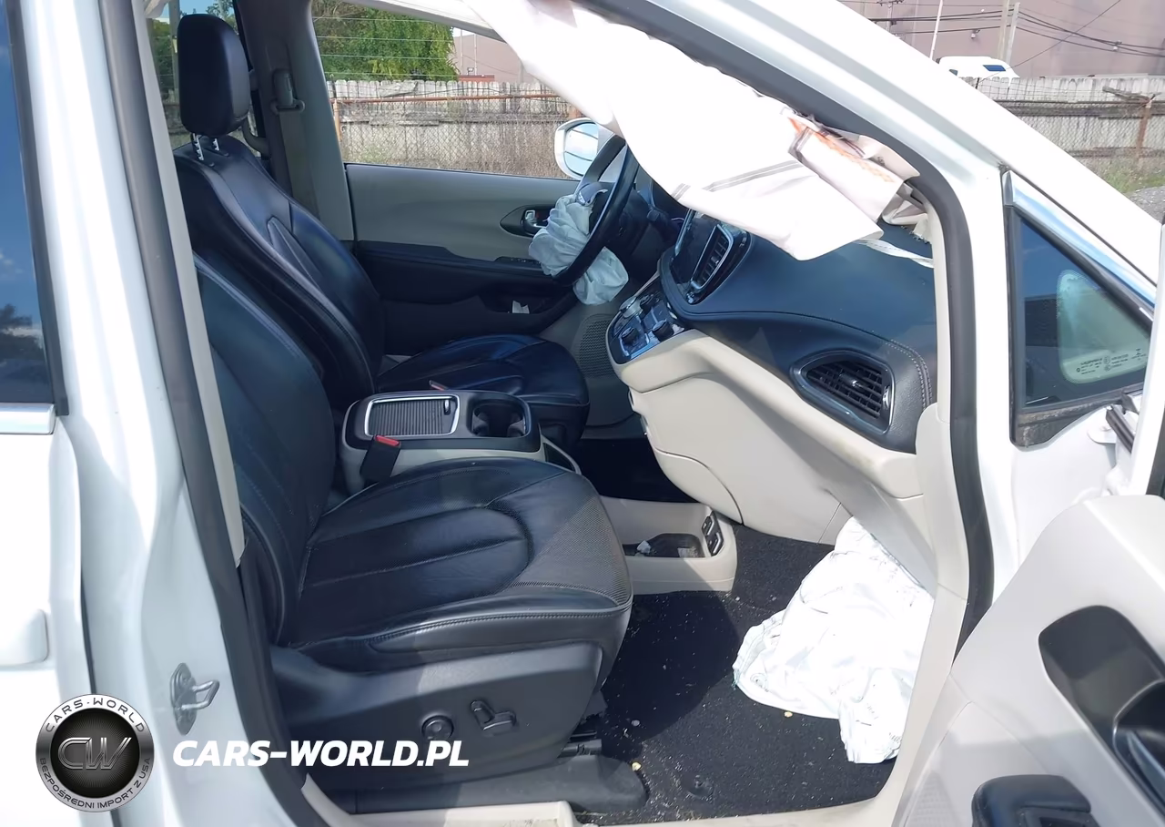 2019 Chrysler Pacifica Limited VIN:2C4RC1GG9KR666936 - 5