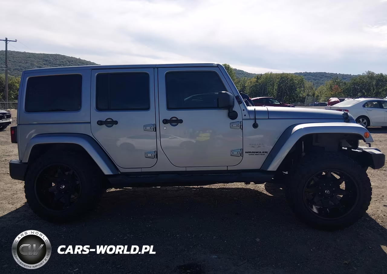 2013 Jeep Wrangler Unlimited Sahara VIN:1C4HJWEG8DL627266 - 14