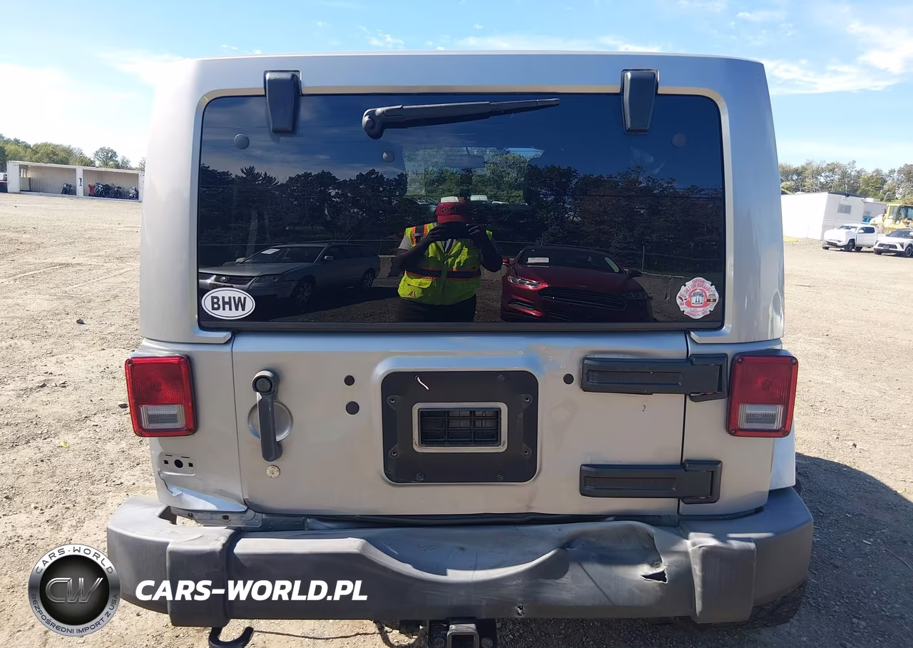 2013 Jeep Wrangler Unlimited Sahara VIN:1C4HJWEG8DL627266 - 17