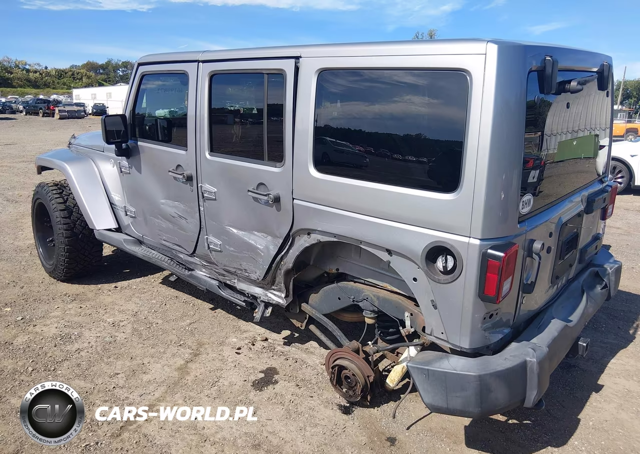 2013 Jeep Wrangler Unlimited Sahara VIN:1C4HJWEG8DL627266 - 3