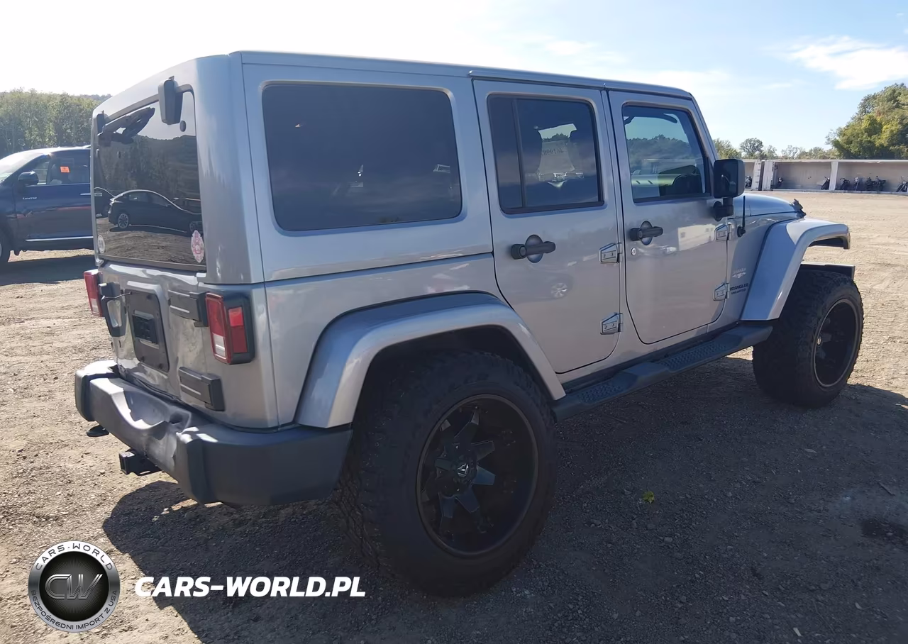 2013 Jeep Wrangler Unlimited Sahara VIN:1C4HJWEG8DL627266 - 4