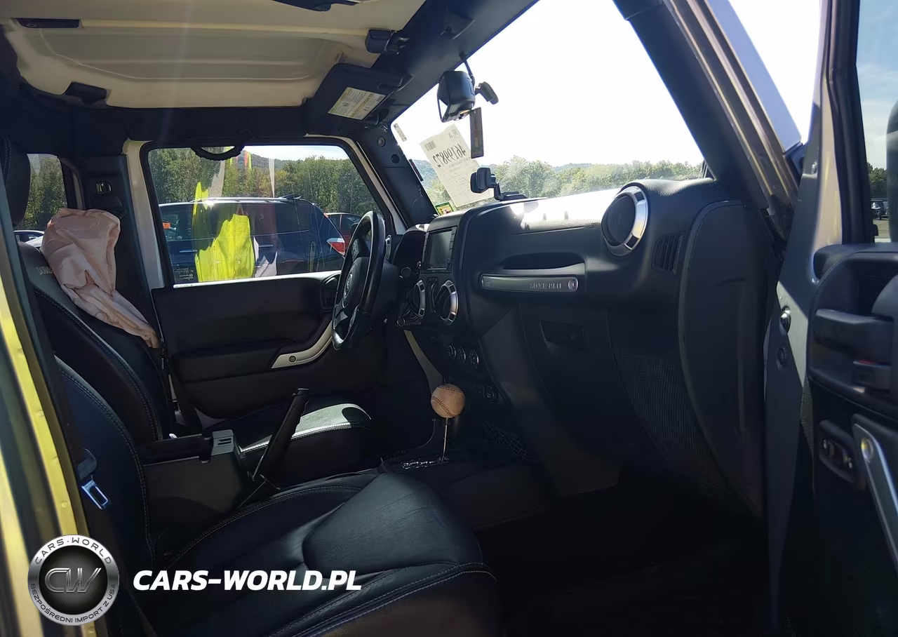 2013 Jeep Wrangler Unlimited Sahara VIN:1C4HJWEG8DL627266 - 5
