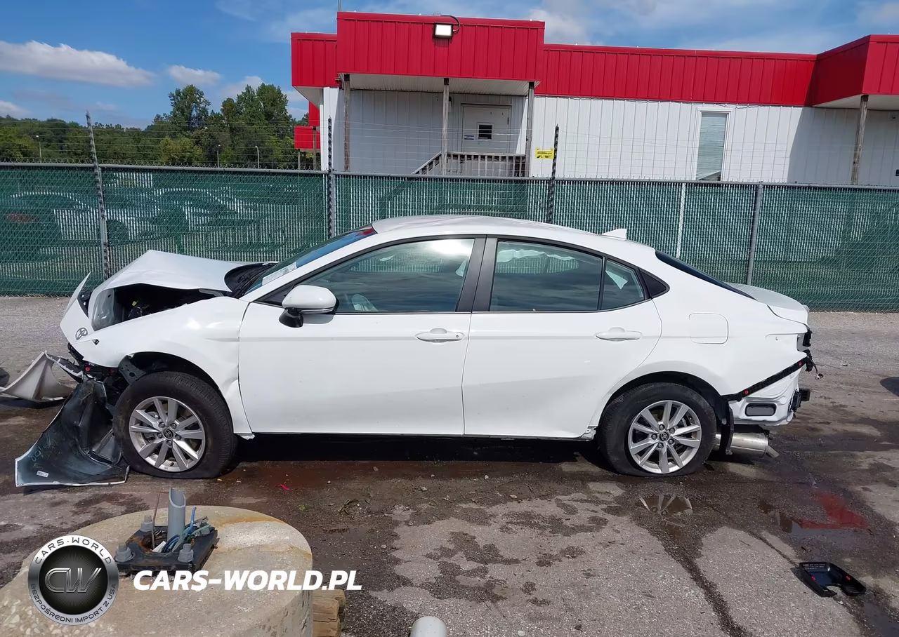 2026 Toyota Camry Le VIN:4T1DAACK6TU210368 - 15