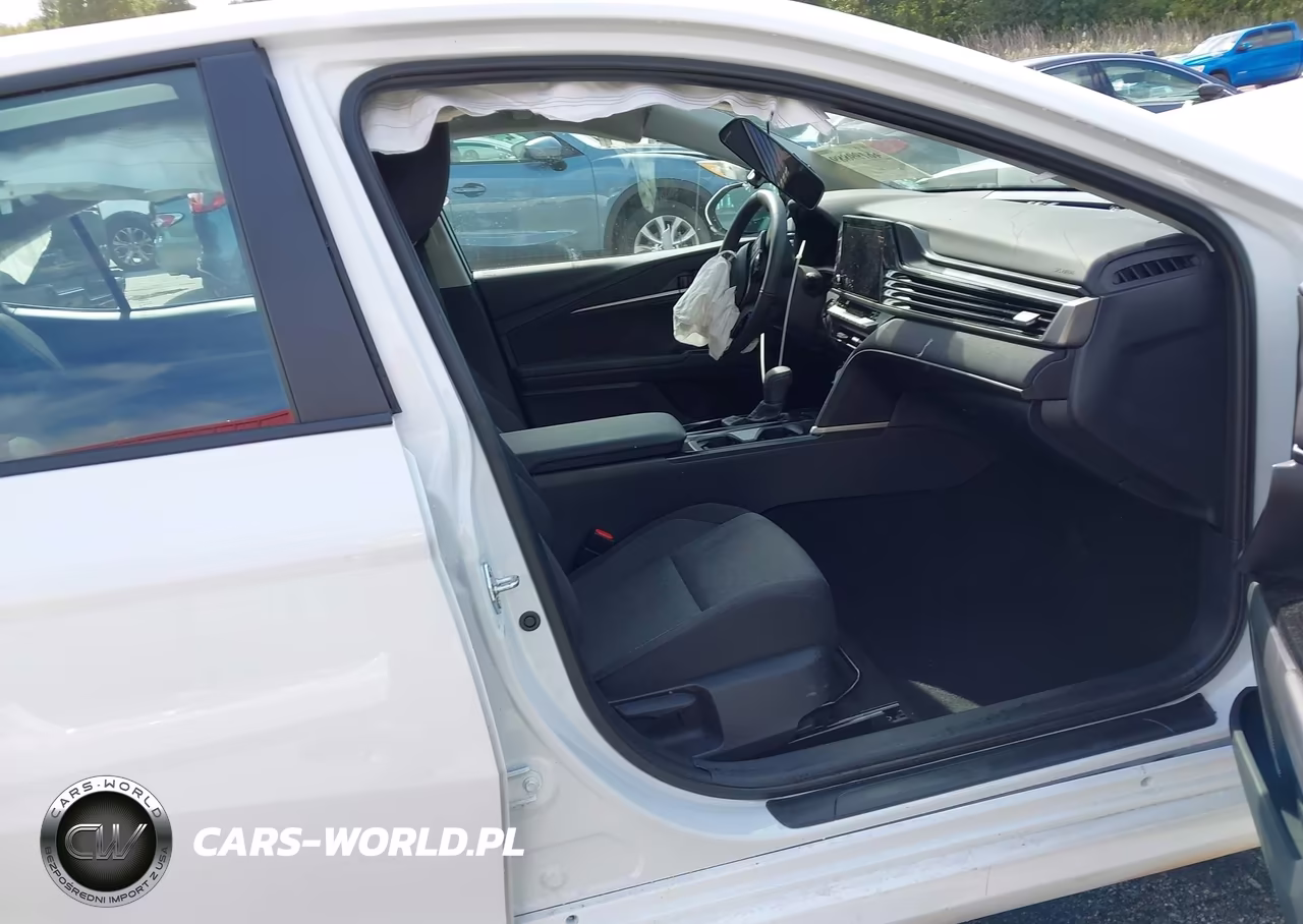 2026 Toyota Camry Le VIN:4T1DAACK6TU210368 - 5