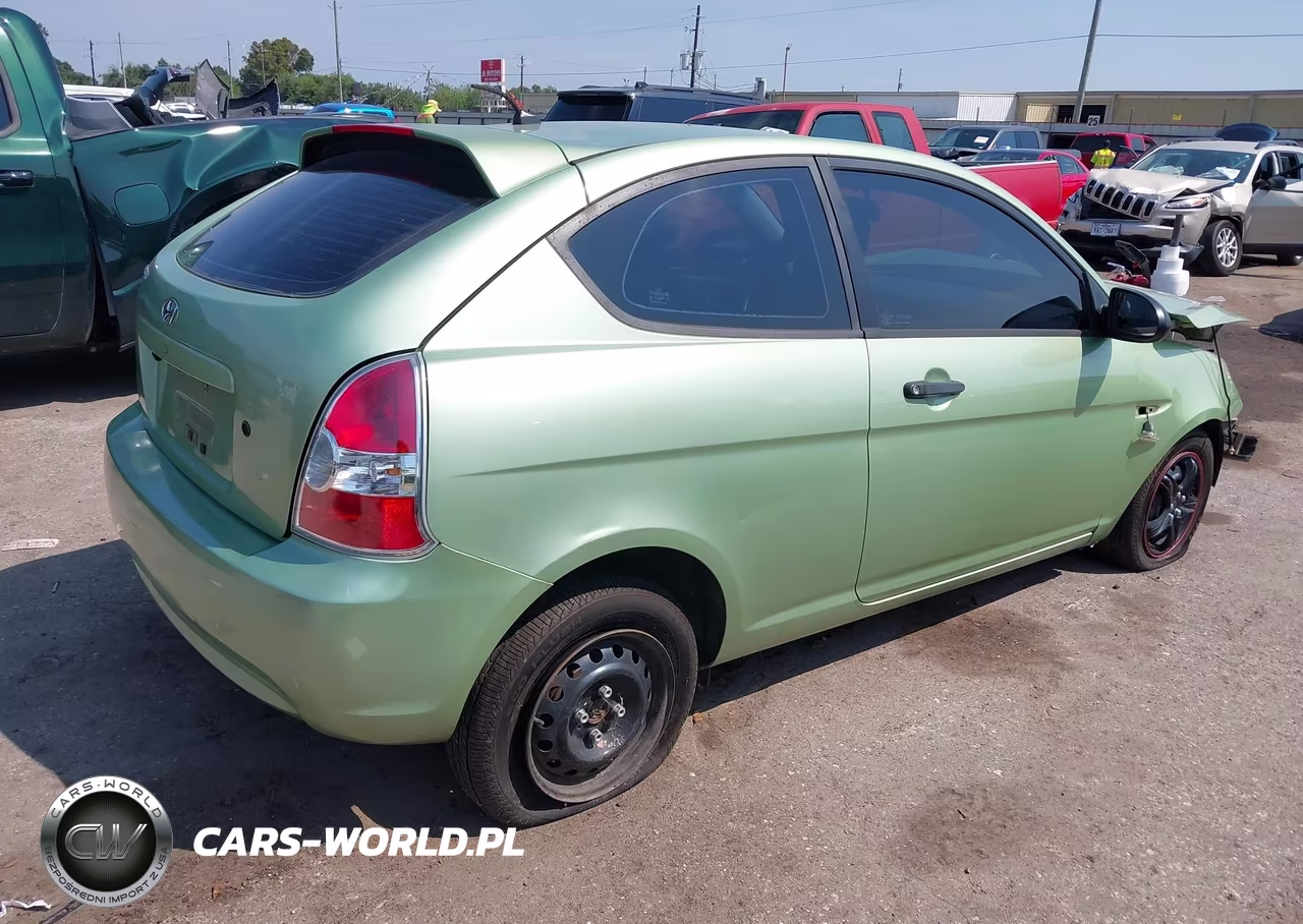 2007 Hyundai Accent Gs VIN:KMHCM36C27U010290 - 4