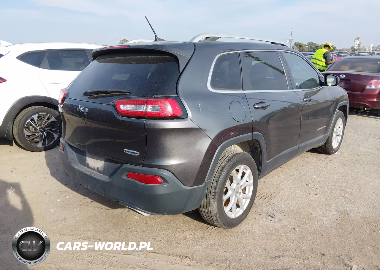 2017 Jeep Cherokee Latitude Fwd VIN:1C4PJLCS3HW508692 - 4