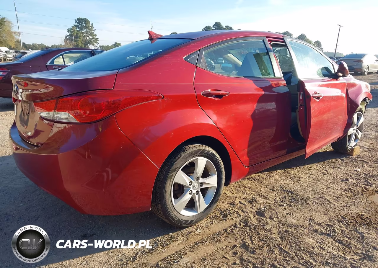 2013 Hyundai Elantra Gls VIN:KMHDH4AE1DU526109 - 4