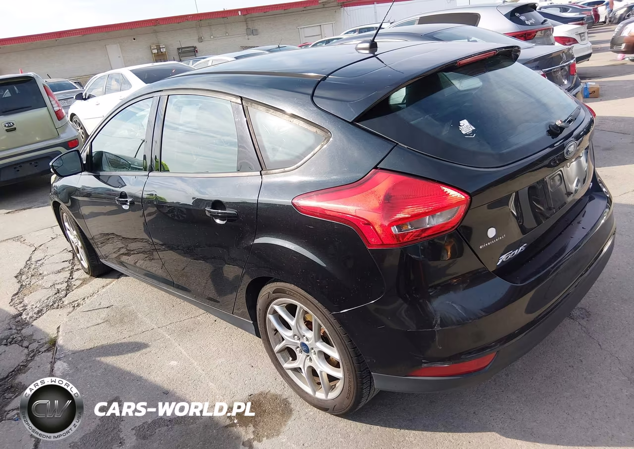 2015 Ford Focus Se VIN:1FADP3K27FL326310 - 3