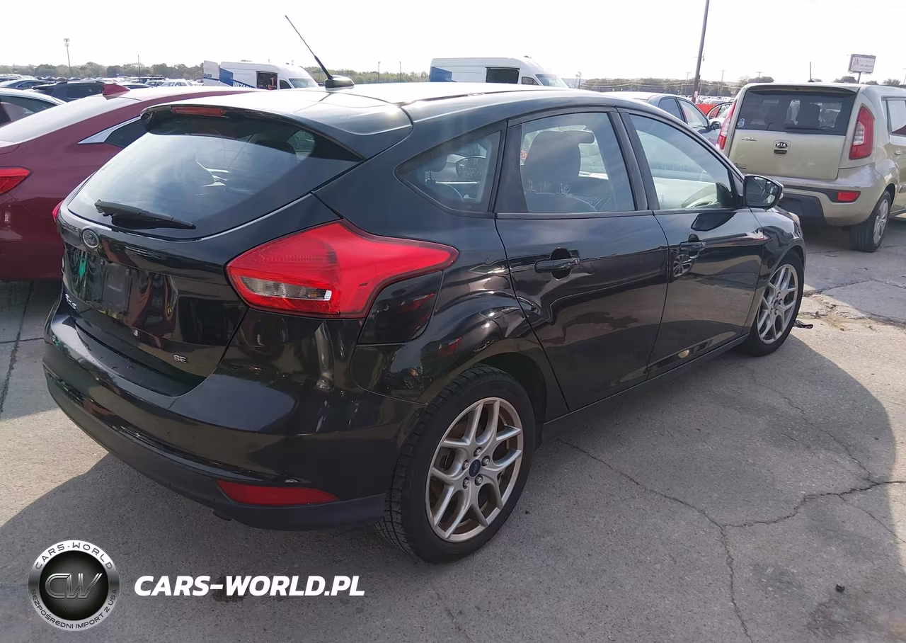 2015 Ford Focus Se VIN:1FADP3K27FL326310 - 4