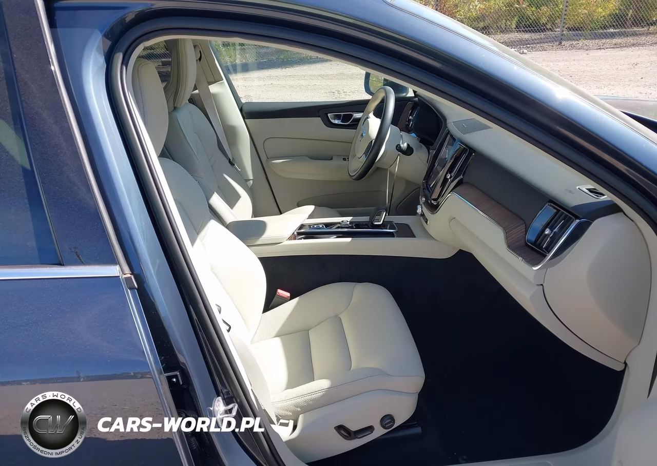 2022 Volvo Xc60 B5 Momentum VIN:YV4L12RK8N1040352 - 5